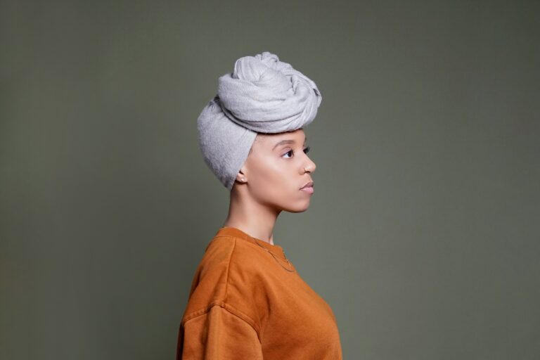 Turbany po chemioterapii - komfort, ochrona i pewność siebie każdego dnia