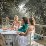 Zamień ogród w miejsce pełne komfortu: Co warto dodać do przestrzeni na relaks?